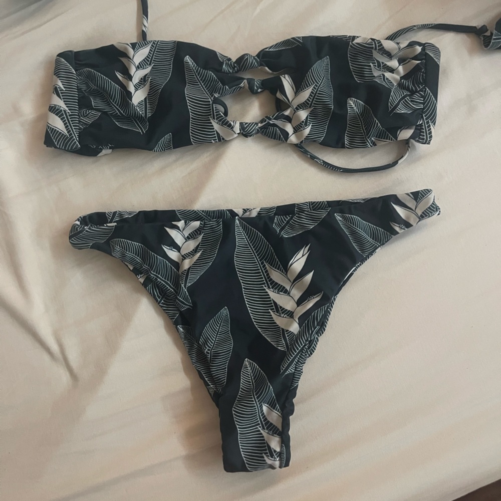 Benoa Matching Set.  Size Large.
